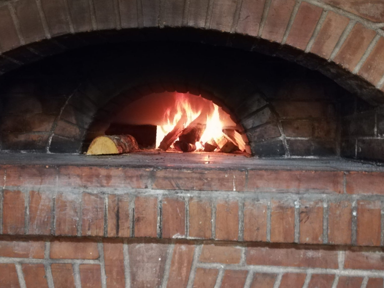 pizza al forno a legna