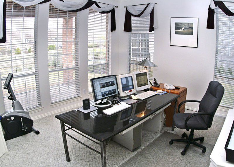 curtains and blinds used in office room