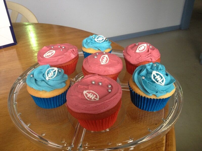 Cupcakes With Pink and Blue Frosting on a Glass Plate