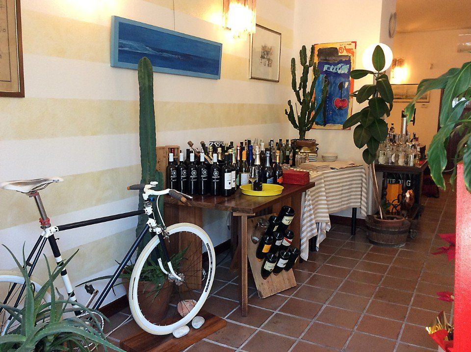 ristorante tipico triestino con selezione di vini locali ed esteri