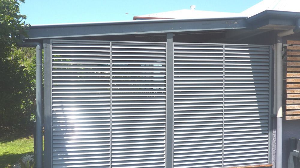 A House With a Fence And Blinds on The Side — Whitsunday Blinds & Security In Beaconsfield, QLD