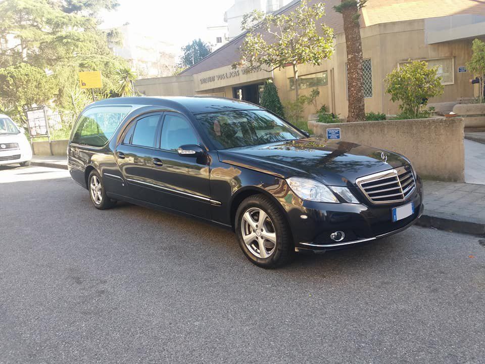 auto funebre Mercedes