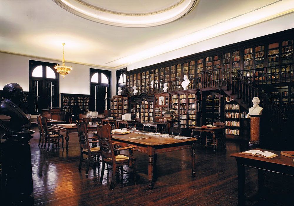 A library with tables and chairs and lots of books