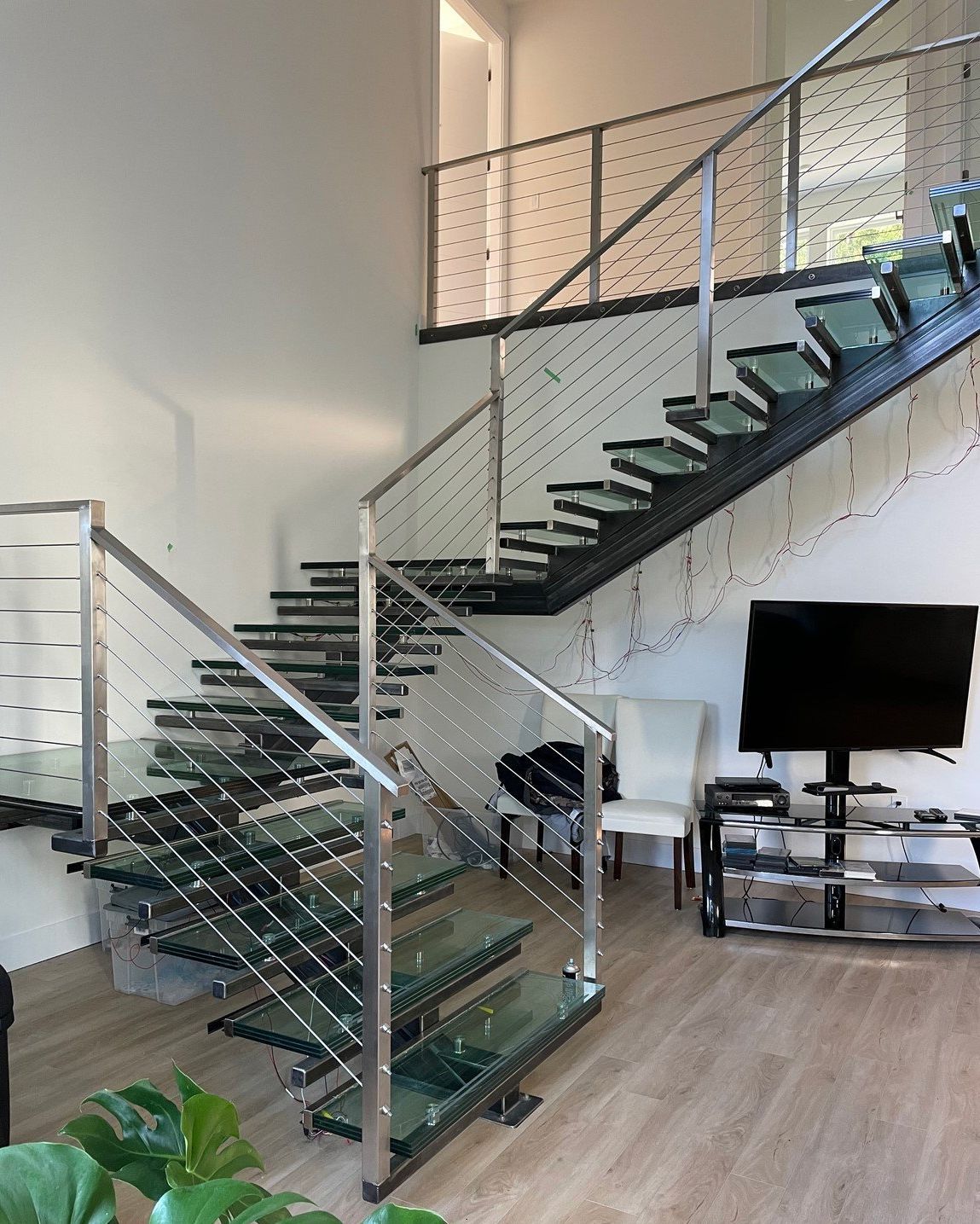 Glass and metal mono stringer staircase