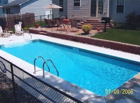 A picture of a swimming pool was taken on 07/09/2006