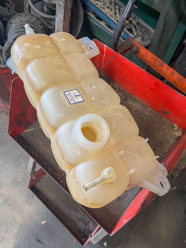 Vehicle Radiator Tank Car Radiator Coolant Tank