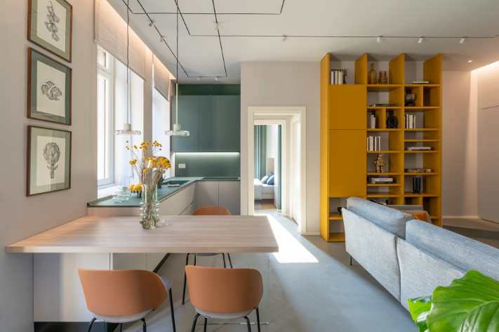 La sfida dell’abitare imposta dai tempi è essere chic senza essere pretenziosi. Essere funzionali ma non freddi, mantenersi leggeri e dinamici. Si presenta così l’appartamento Urban incluso nel progetto Housing & Hospitality Division di Colombini Group Contract.