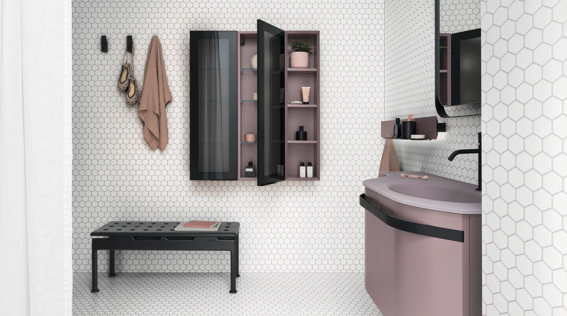 Fusion trova nella linea curva il proprio segno caratteristico: una collezione di mobili di design che accosta i volumi morbidi delle basi alle rigide geometrie delle colonne e dei vani a giorno. Disponibile nella nuova variante MOBY, caratterizzata dalla particolare maniglia, la collezione crea un particolare equilibrio nella stanza da bagno, grazie alle forme morbide e ai raffinati accostamenti. Arredi bagno pratici e funzionali che creano un’atmosfera accogliente e rasserenante, adattandosi perfettamente a ogni stile e personalità.