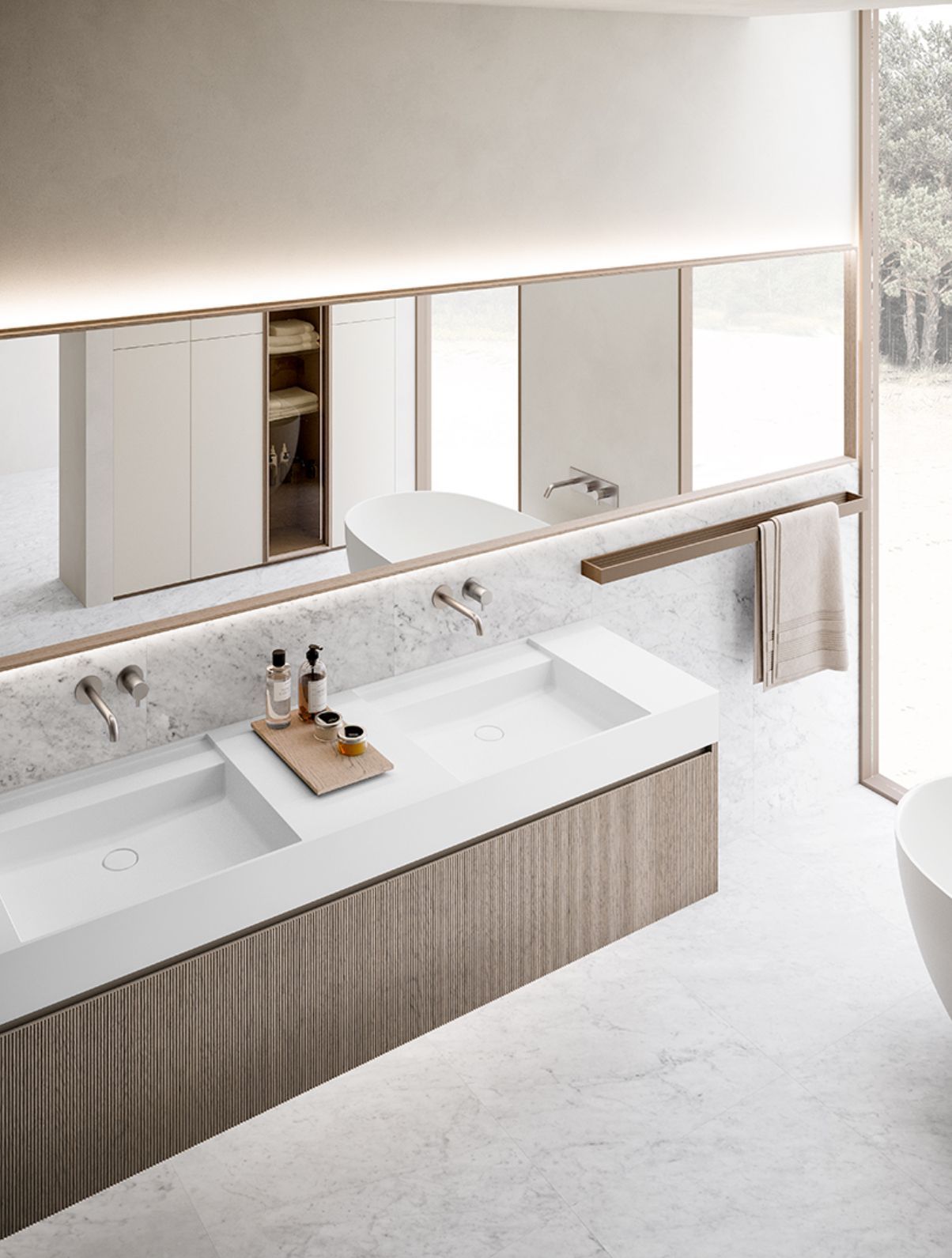 Prende spunto dalla collezione XL, già a catalogo da alcuni anni, con una texture più sottile che caratterizza i fianchi e i frontali di mobili e contenitori.
XS sarà disponibile anche nella versione in Noce, nelle 3 tonalità previste dal campionario oltre che nelle versioni in Rovere.
La versione Noce è realizzata con pannelli a tre strati con le parti esterne in massello spessore 4mm e uno strato interno in multistrato di Betulla per garantire una perfetta stabilità strutturale negli anni.