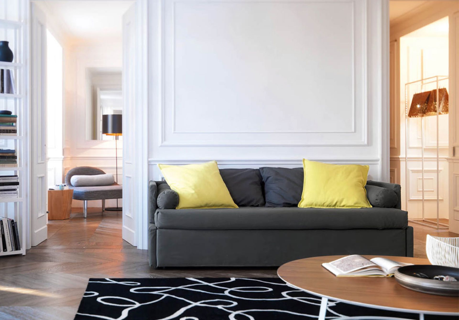 Bali è la soluzione ideale per chi necessita di un divano letto multiuso: doppio singolo o matrimoniale. Comodo e trasformabile, si adatta ad ogni ambiente, offrendo un luogo di relax che all'occorrenza diventa un pratico giaciglio su cui riposare. Fino al 2018 il prodotto è stato commercializzato con il marchio Orizzonti Italia.