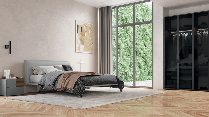 Il letto Hug con testata imbottita dal design minimale è un esempio eccellente di come l'eleganza discreta possa arricchire l'ambiente della camera da letto. Questo tipo di testata, caratterizzata da linee pulite e da una forma rigorosa, combina il comfort dell'imbottitura con un'estetica raffinata e sobria, perfettamente in linea con la filosofia del minimalismo. La scelta perfetta per chi cerca di unire comfort, funzionalità e uno stile elegante. Un equilibrio ideale tra forma e funzione che aggiunge un tocco sofisticato e senza tempo alla camera da letto. Il modello è disponibile in versione sfoderabile e per utilizzo centrostanza.