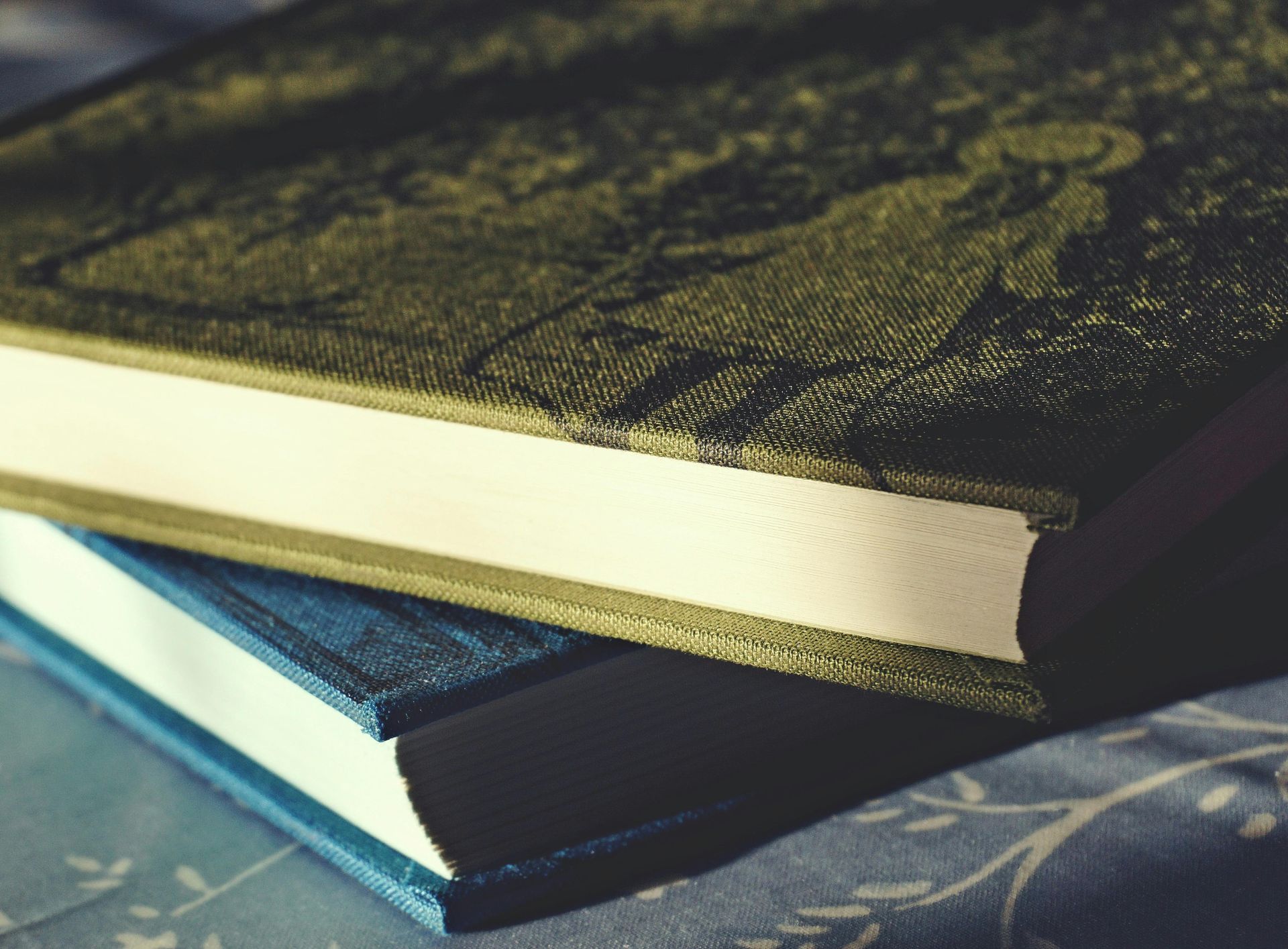 A close up of the word NOVEL SIPS on a white background.