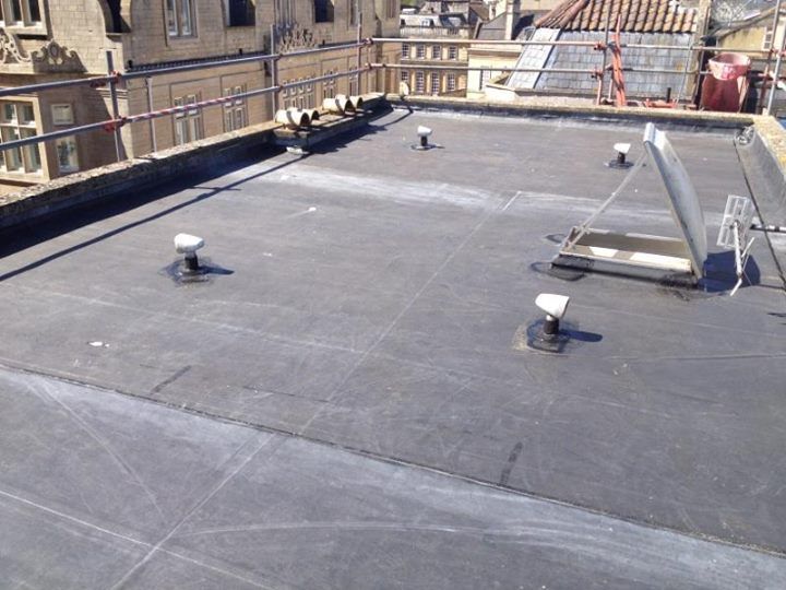 Flat roof installation