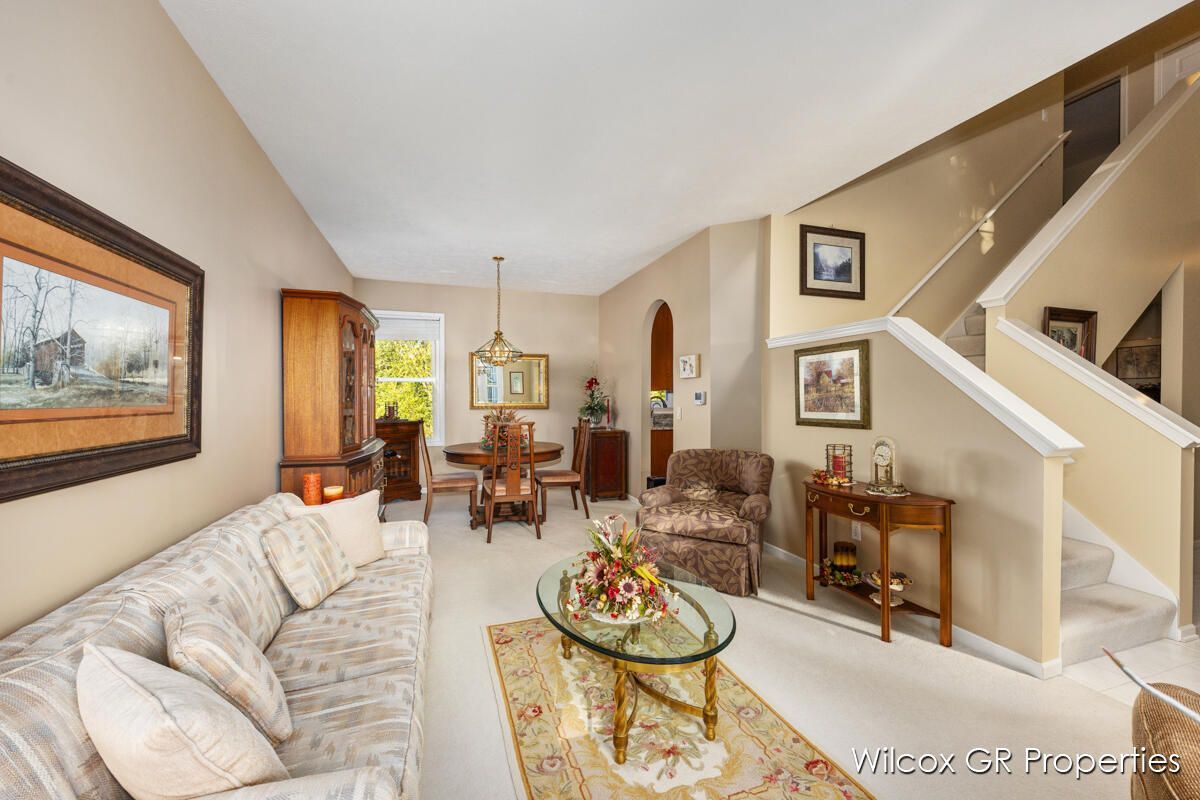 1041 Dogwood Meadows Drive SE, Ada, Michigan 49301