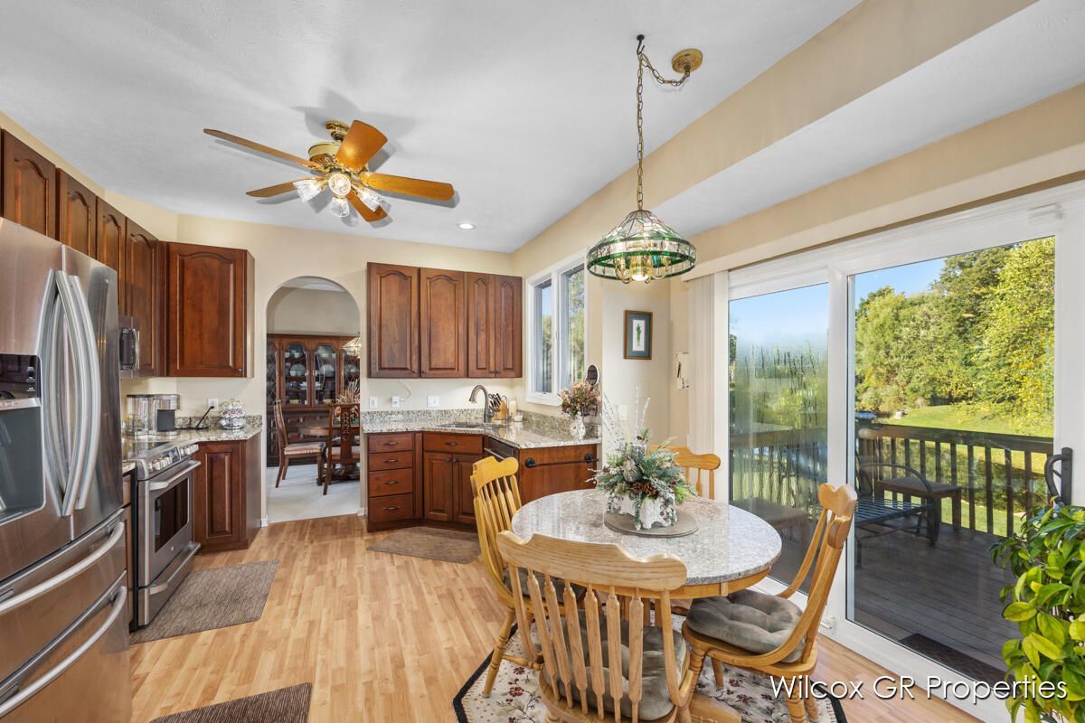 1041 Dogwood Meadows Drive SE, Ada, Michigan 49301