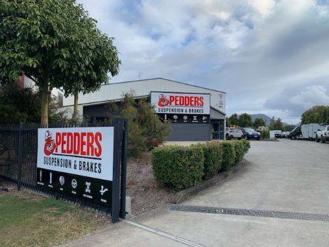 A building with a sign that says pedders on it