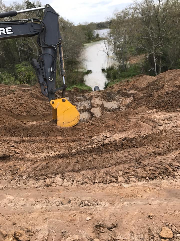 A professional dirt contractor serving Carmine, Brenham & the surrounding areas