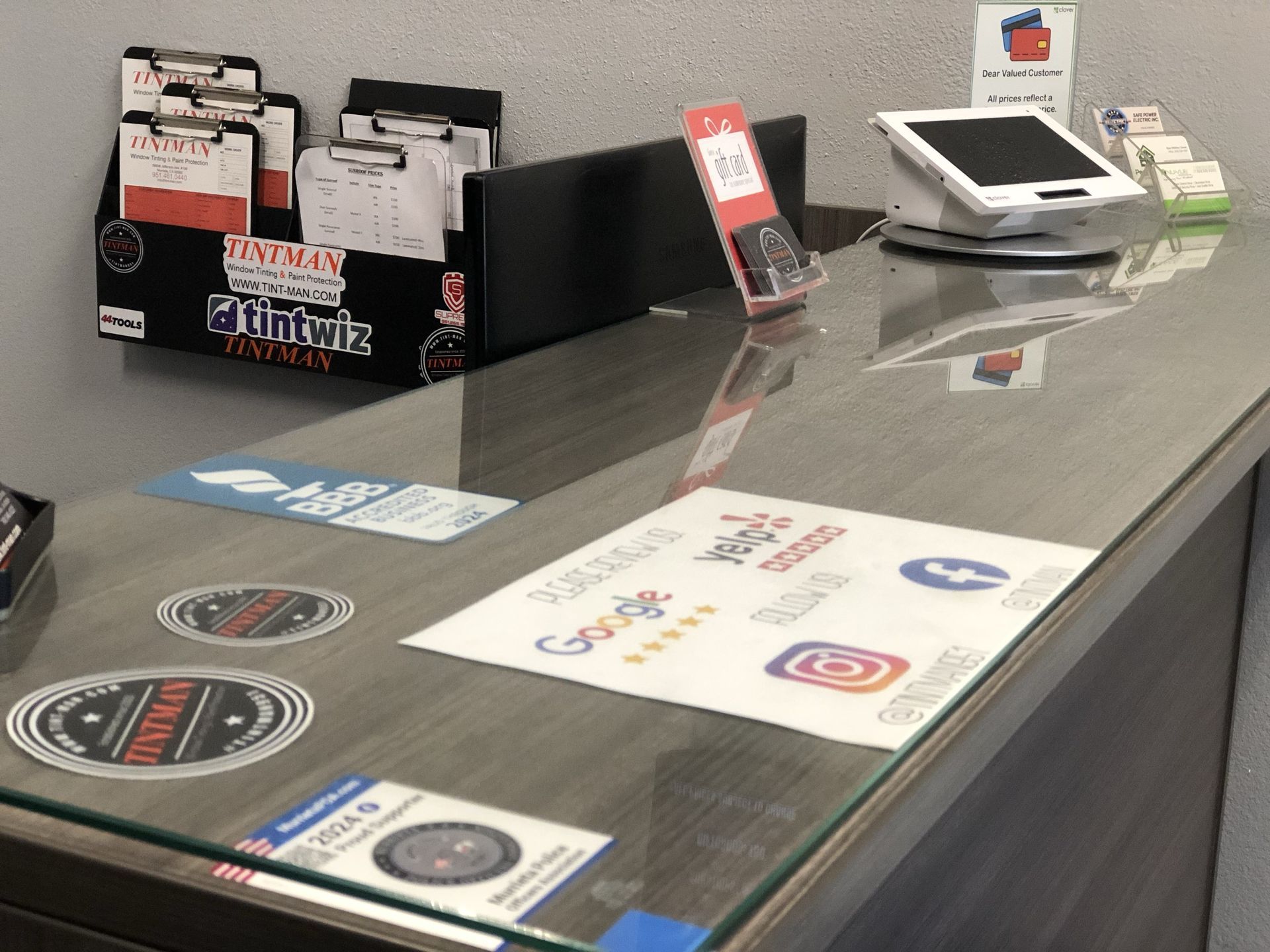 A counter with a sign that says google on it
