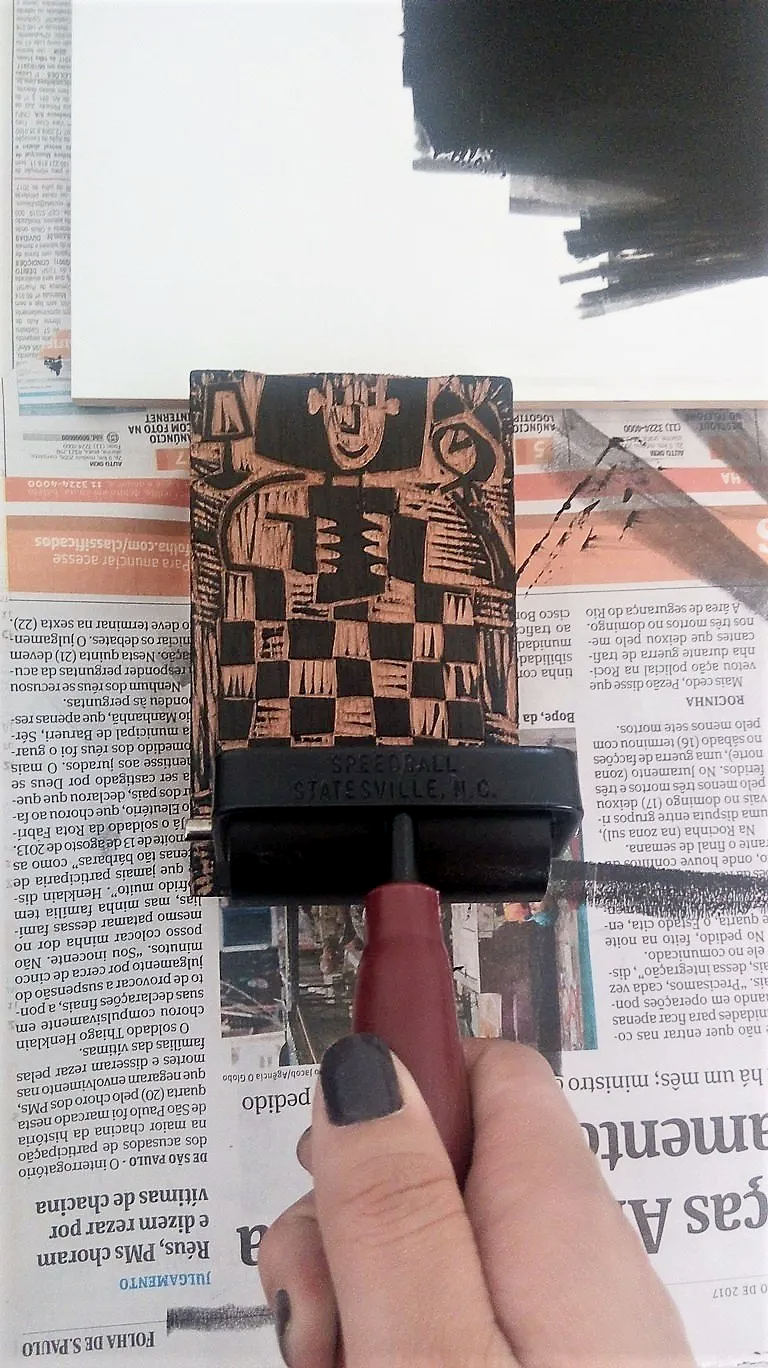 xilogravura impressão o leitor rolo tinta madeira edgard bittencourt natureza maluca