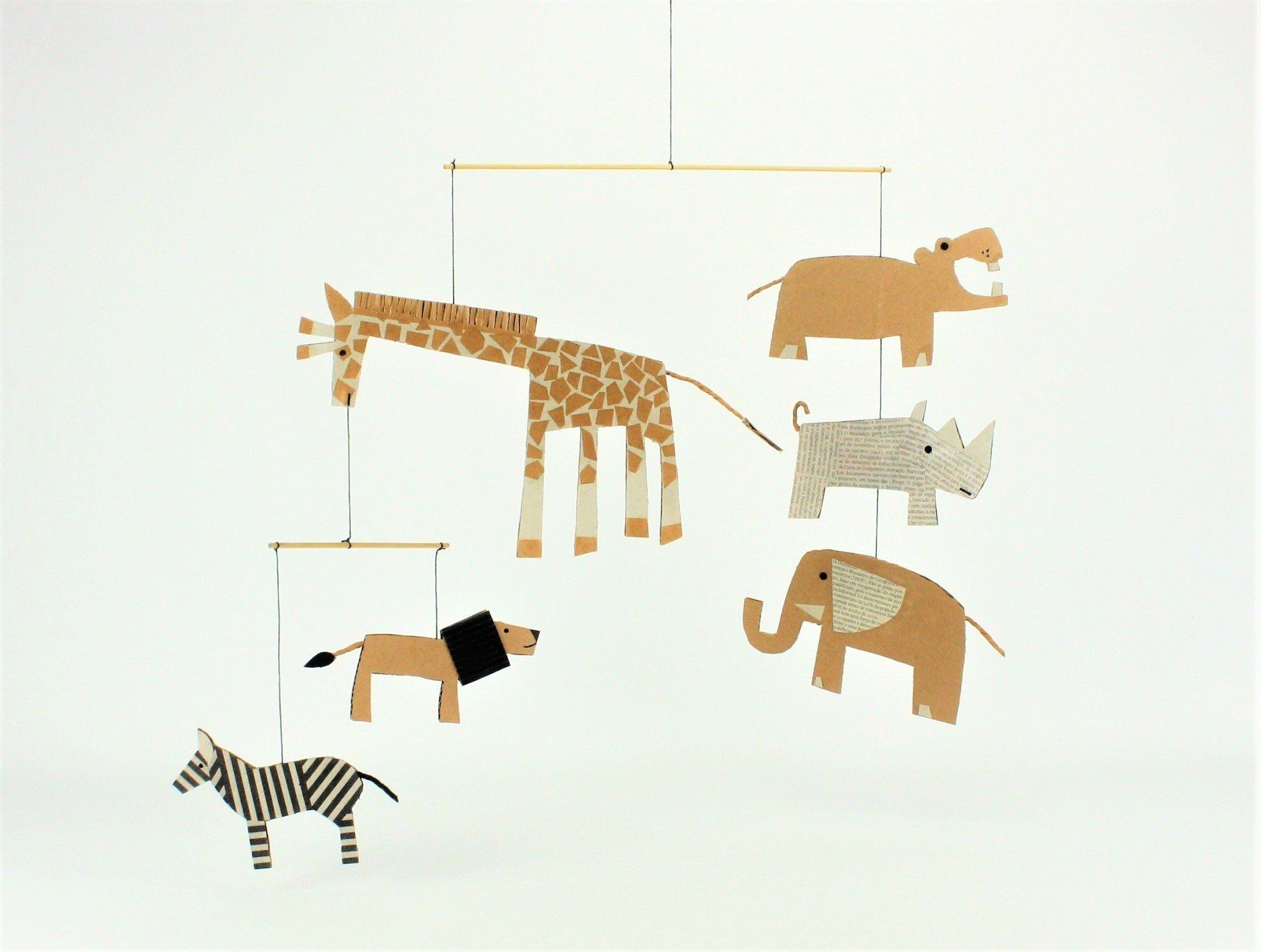 móbile cartão papelão bichos reciclados africanos girafa rinoceronte hipopótamo leão elefante zebra  edgard bittencourt natureza maluca