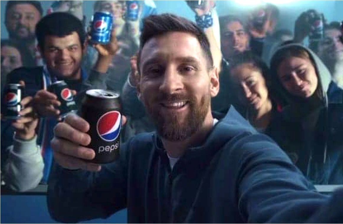 Lionel-Messi_football-player_soccer_Argentina_FC-Barcelona_La-Liga_Champions-League_Premier-League-Golden-Boot_Real-Madrid_PSG-Paris-Saint-Germain_Inter-Miami_pepsi-MAX-Zero-Sugar-drink-33cl-can-pepsi_with-friends-fans_Cola-Zero.com
