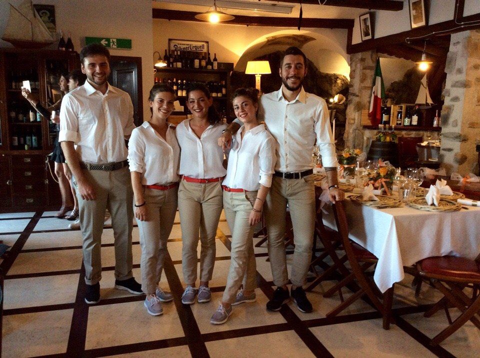 staff e camerieri del ristorante L'Ancora della Tortuga