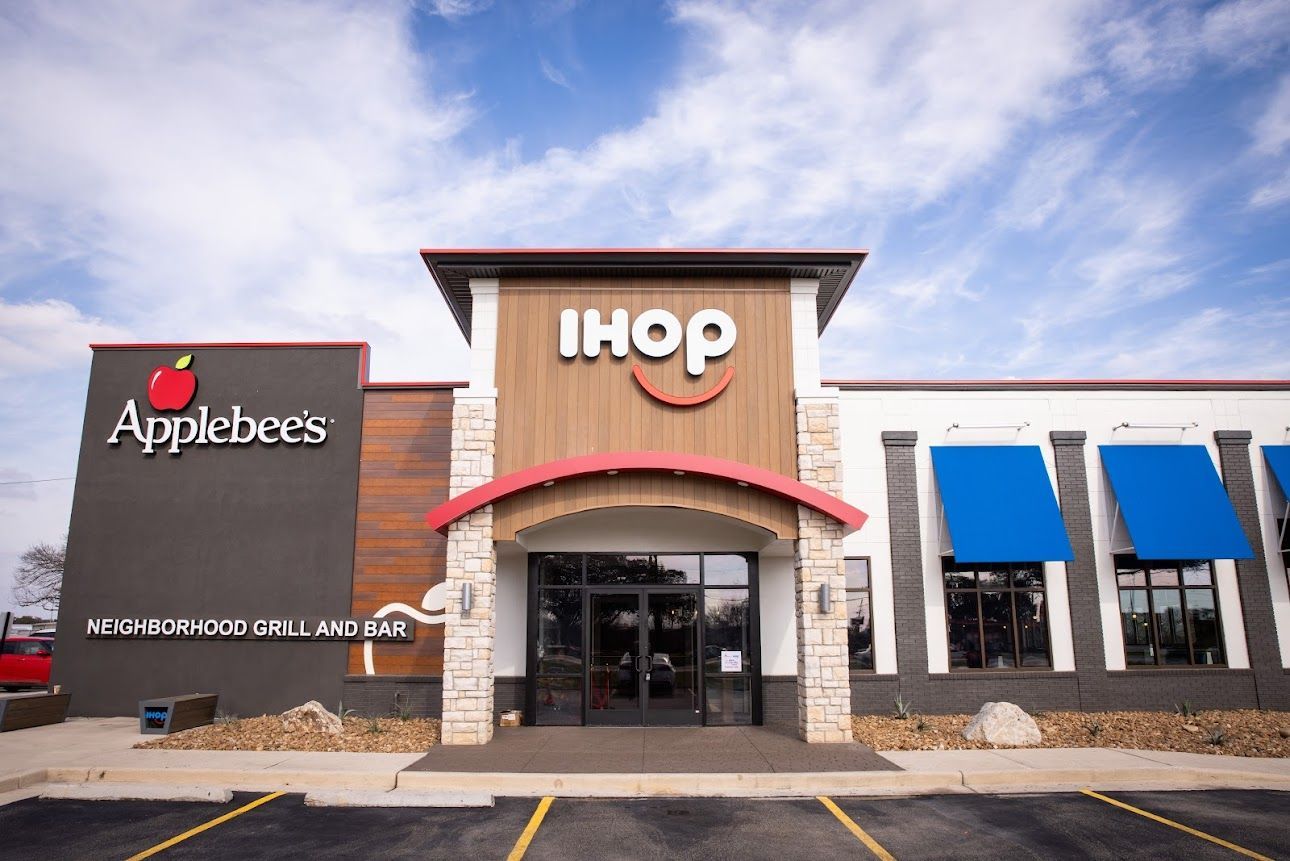 exterior of first US dual-branded location of Applebee's and IHOP