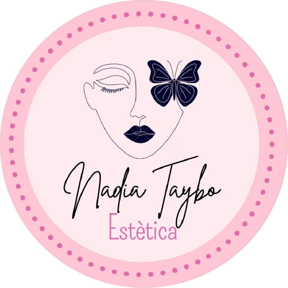 Logotipo rosa con un rostro dibujado a mano y una mariposa. El texto dice 