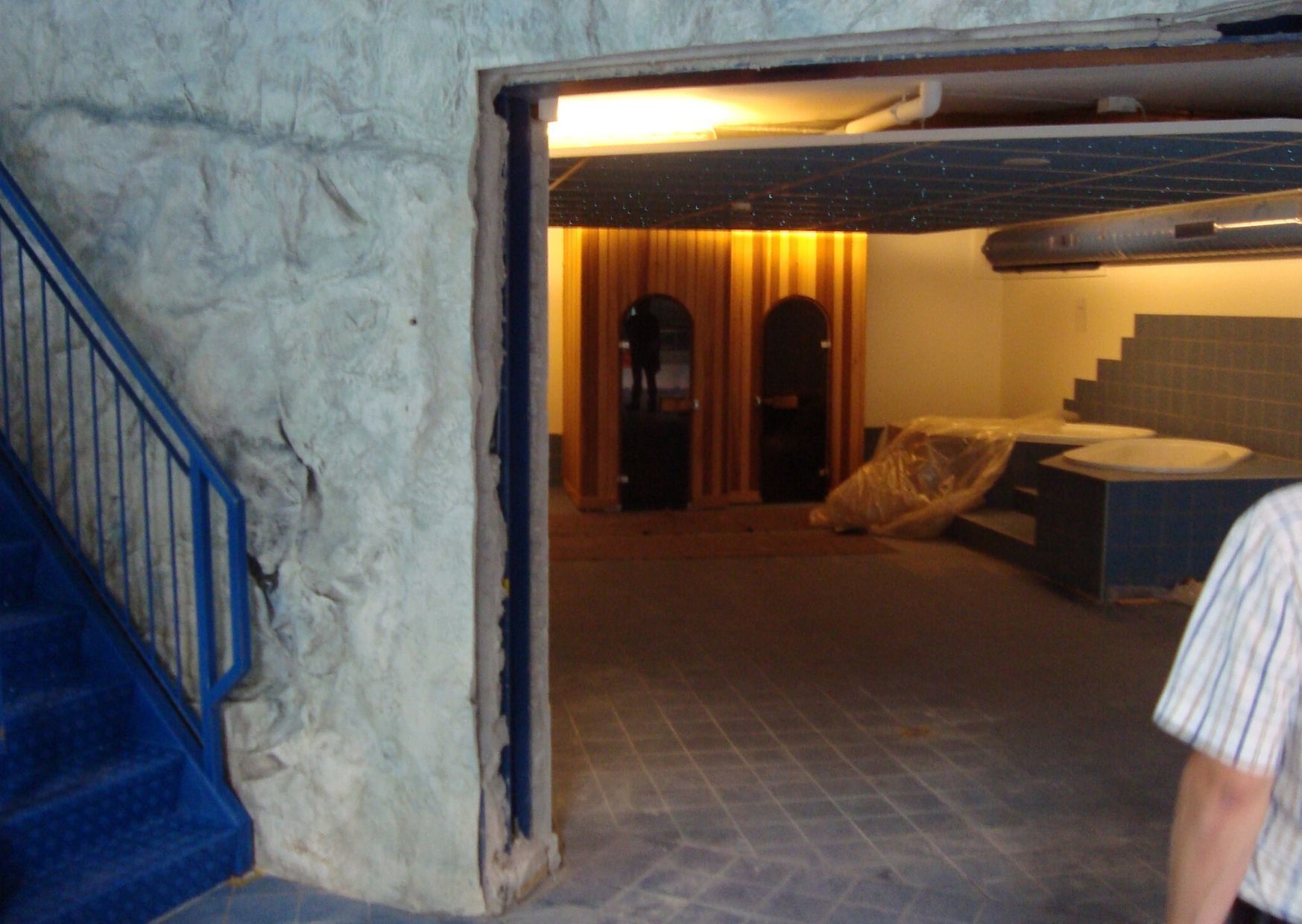 Rotswand zwemzaal maken van schuim | Thematisering