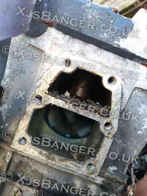 Jaguar AJ6 cylinder head side cannel