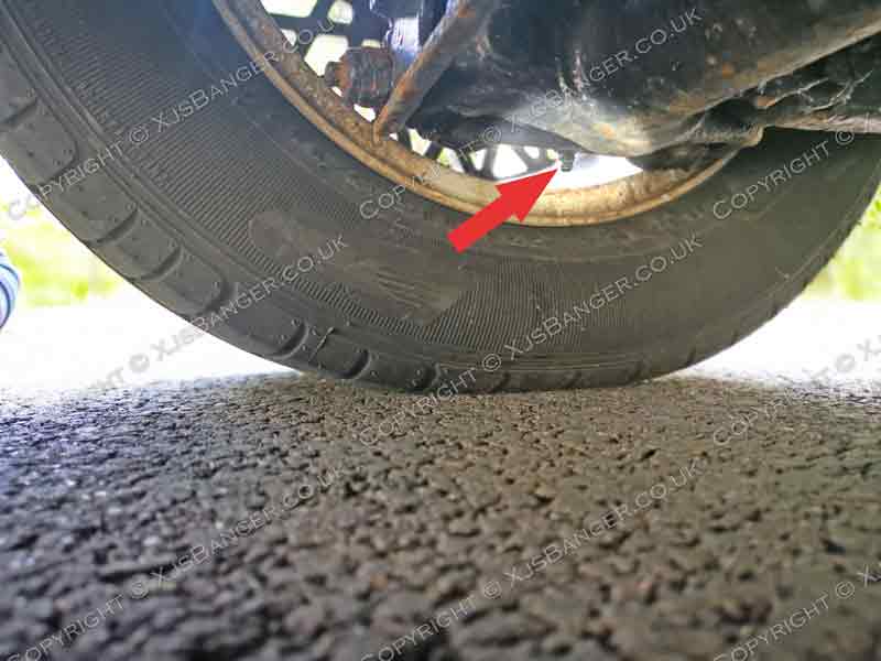 Jaguar XJS Rear greasing  point - hub nipple