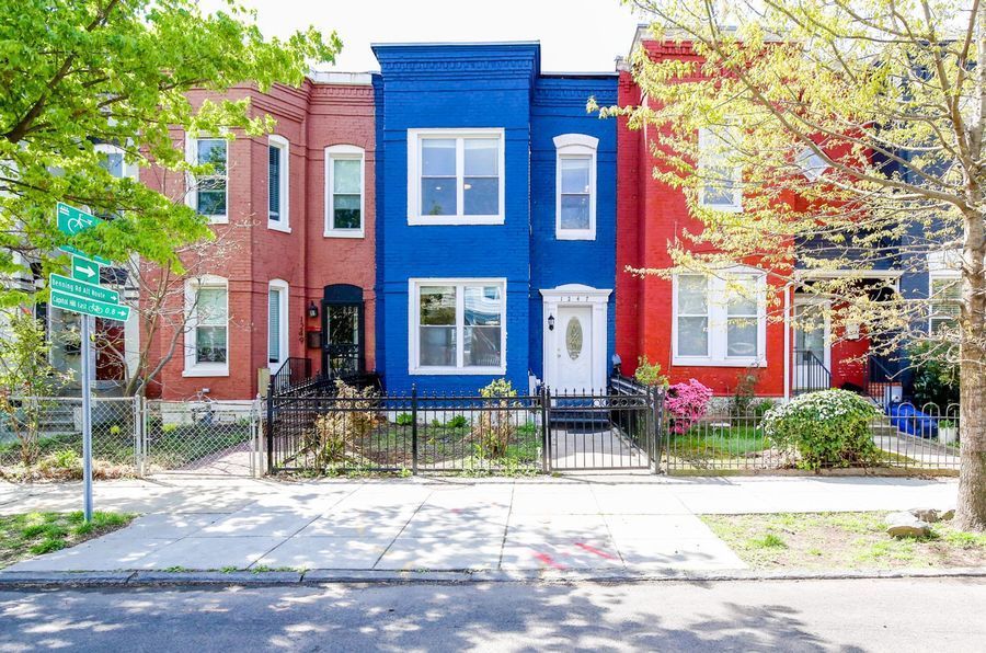 Nest DC rowhome rental property in Washington, DC.