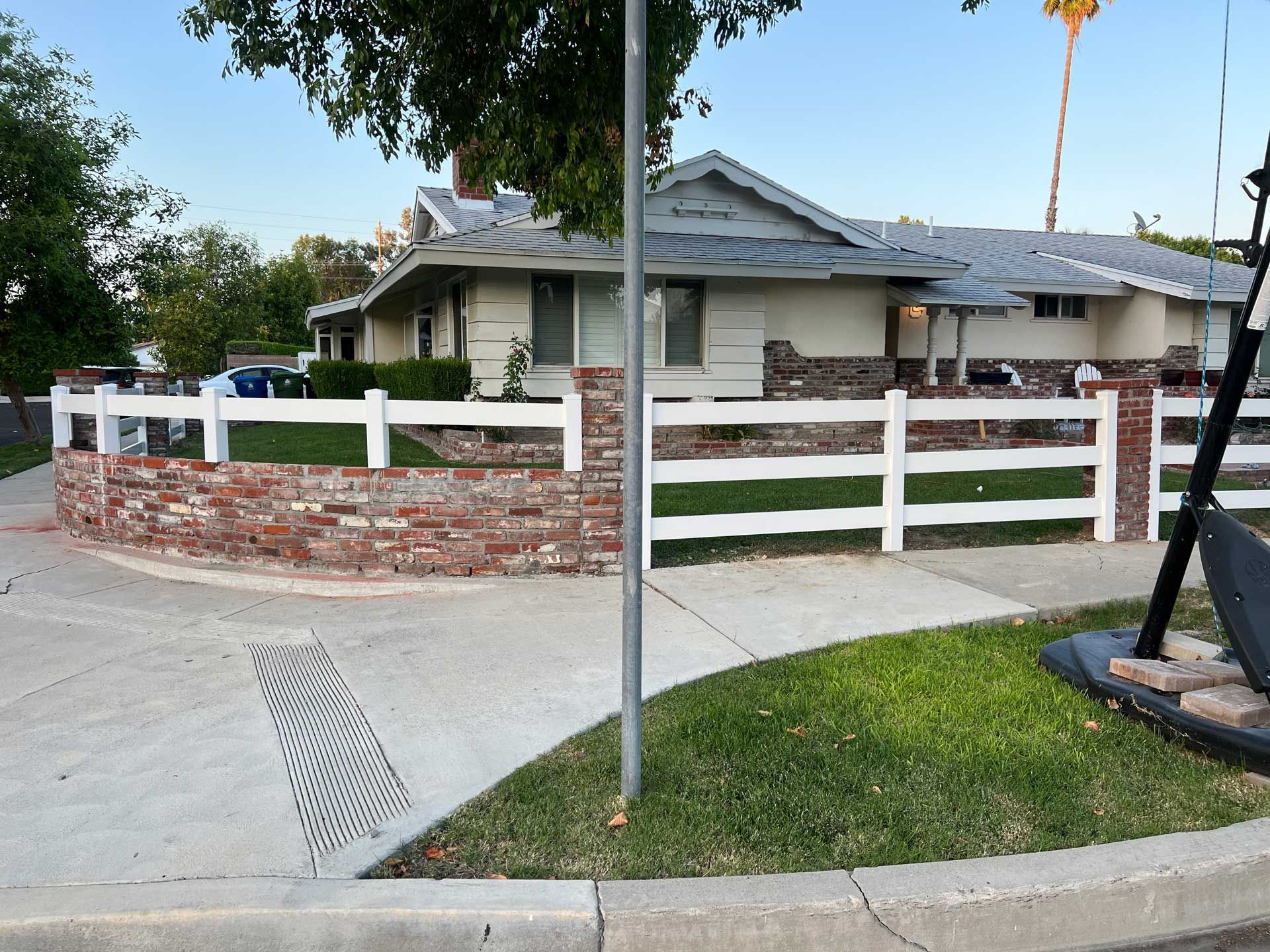 Vinyl Fence On Brick Wall – Los Angeles, CA – Reyes Fencing