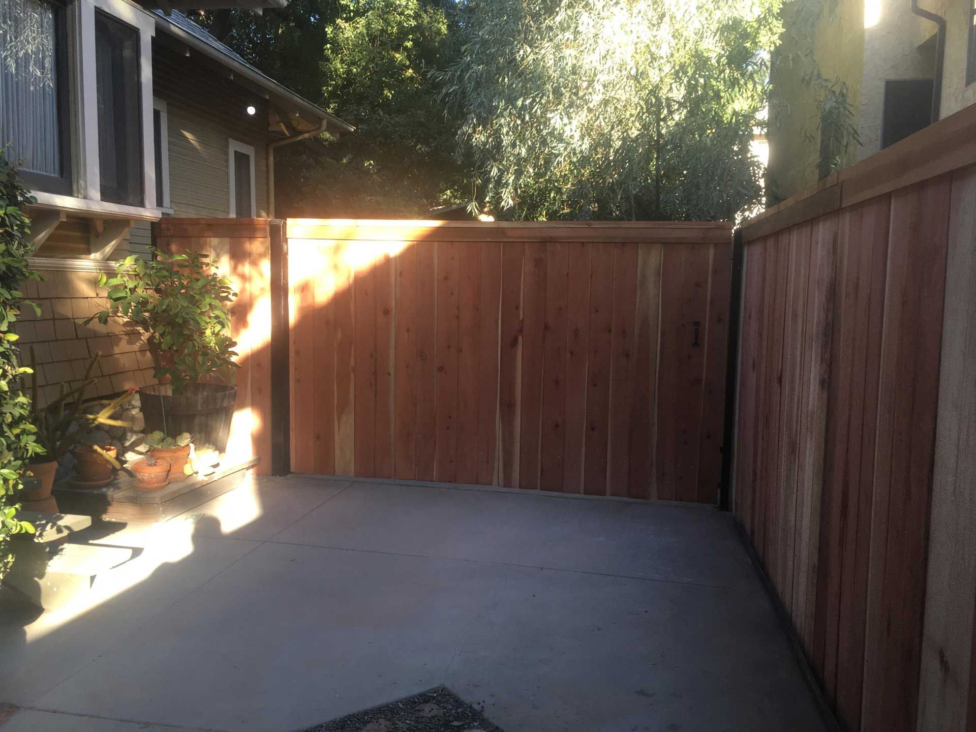 Wooden Fencing – Los Angeles, CA – Reyes Fencing
