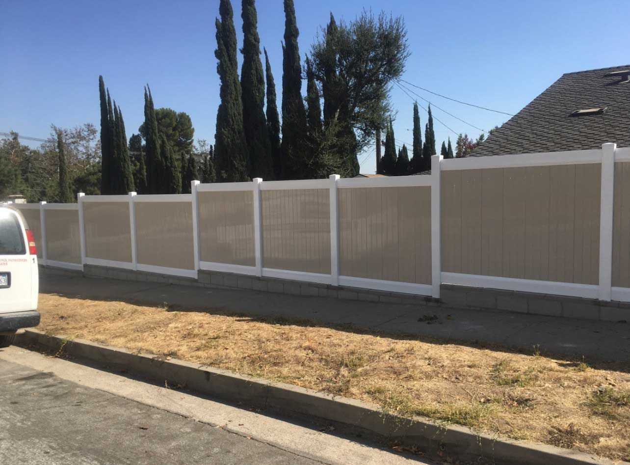 Downhill Fences – Los Angeles, CA – Reyes Fencing