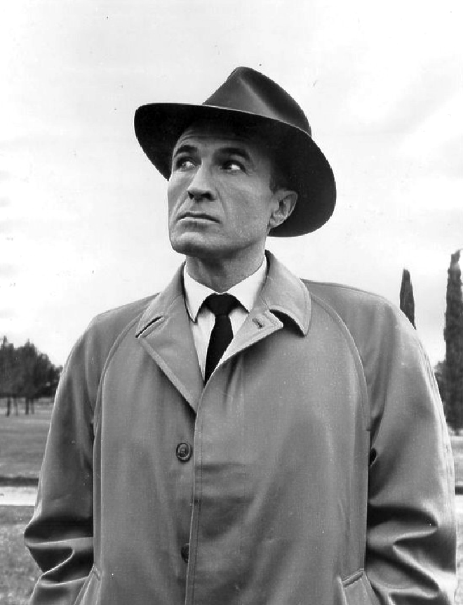 Barry Morse como el Teniente Girard en 1963