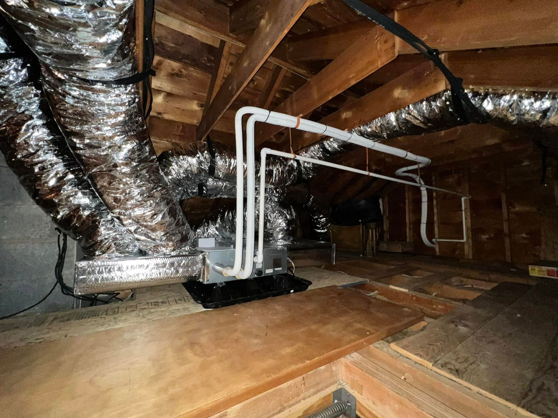 A ceiling with a lot of pipes going through it