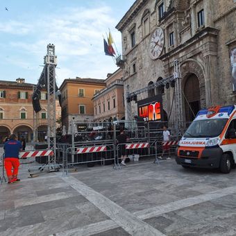 foto assistenza concerto in piazza