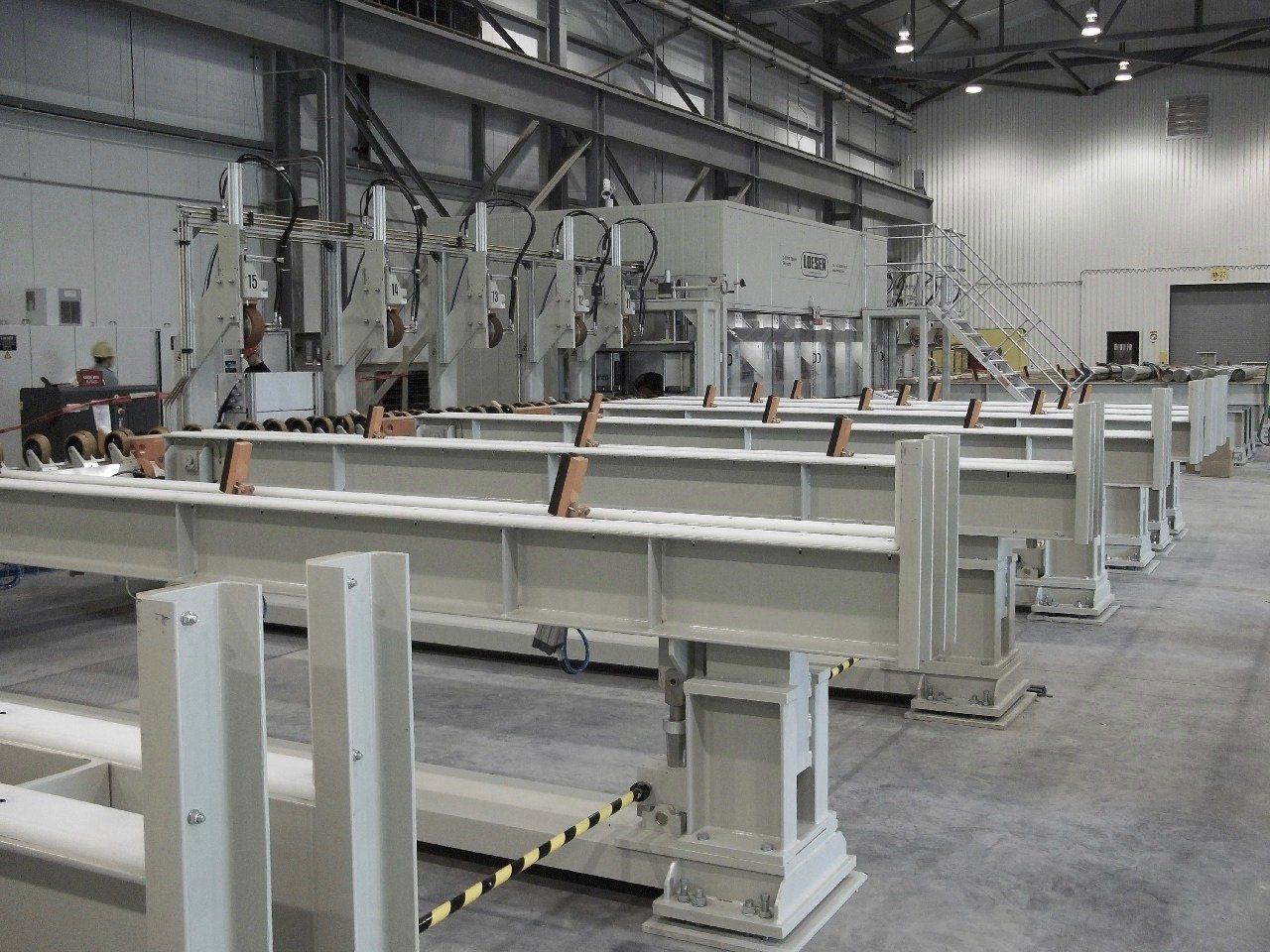 Maschinen und Anlagen zum spitzenlosen Rundschleifen bis 500 mm - Loeser Type RPS 377