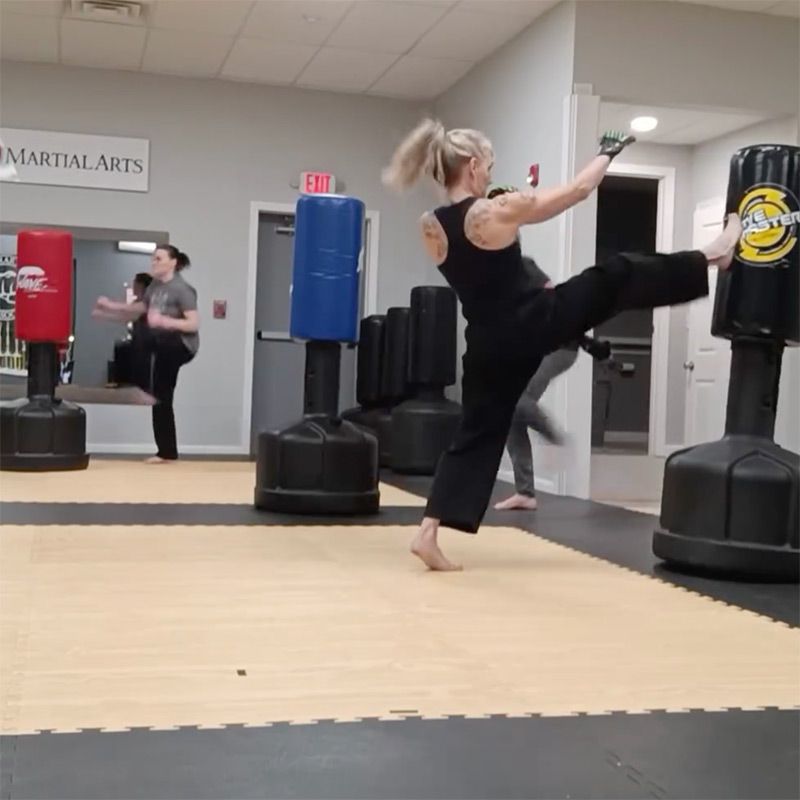 female kickboxing classes