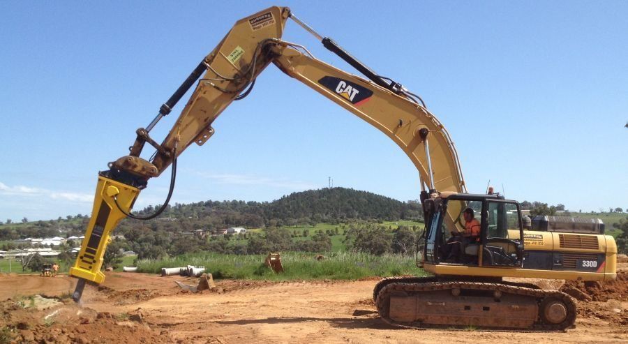 35T Excavator with 3.5T hammer
