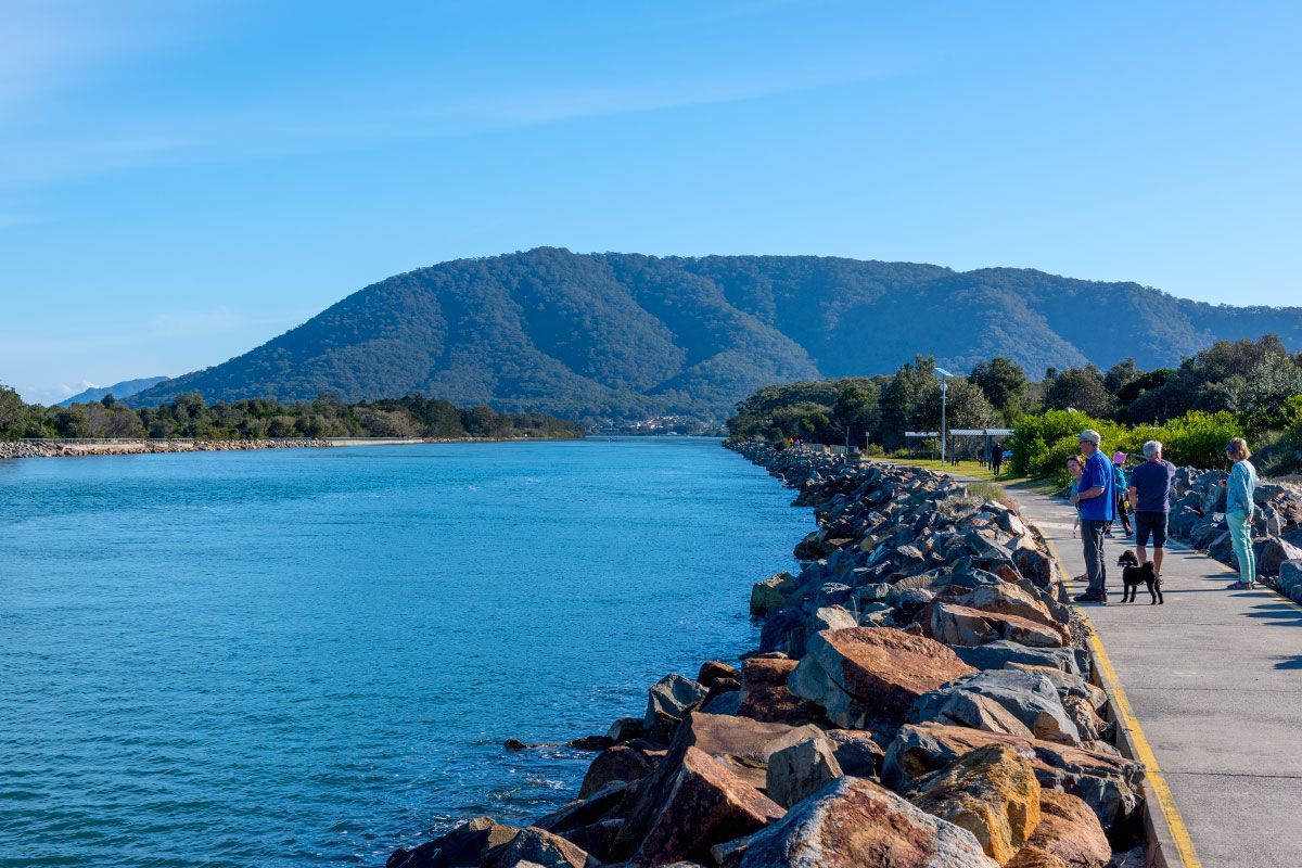 A Small Group Of People Walking Beside A Lakeβ Woongarra Motel In North Haven, NSW