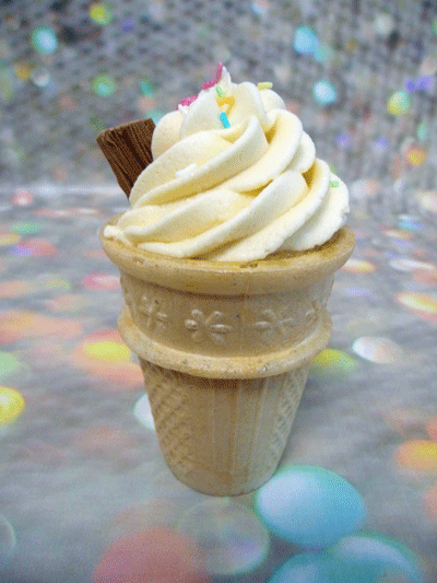 Ice cream cone cupcakes.
