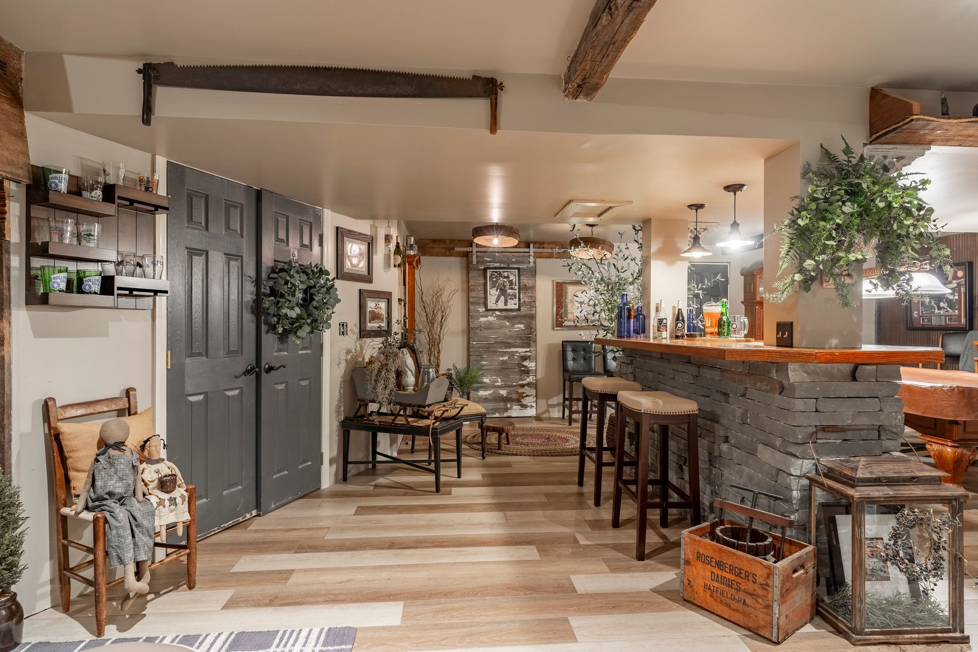 There is a bar in the middle of the room.