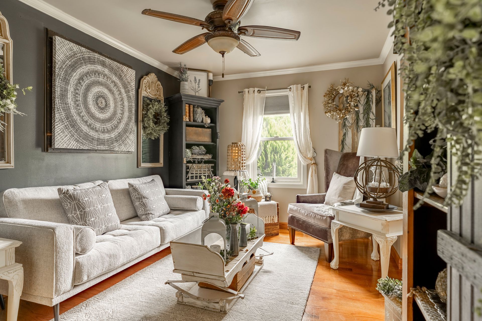 A living room filled with furniture and a ceiling fan.