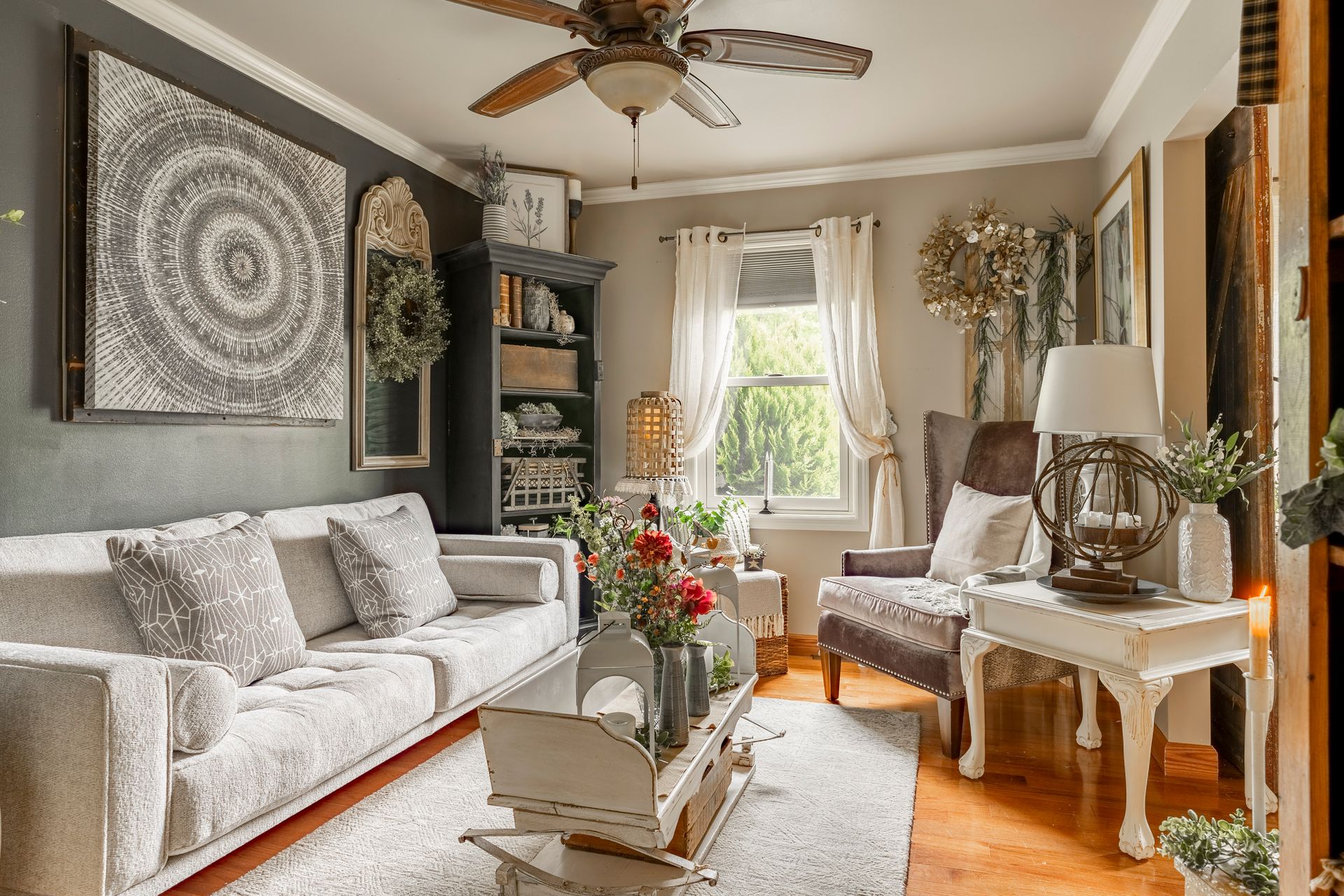 A living room filled with furniture and a ceiling fan.