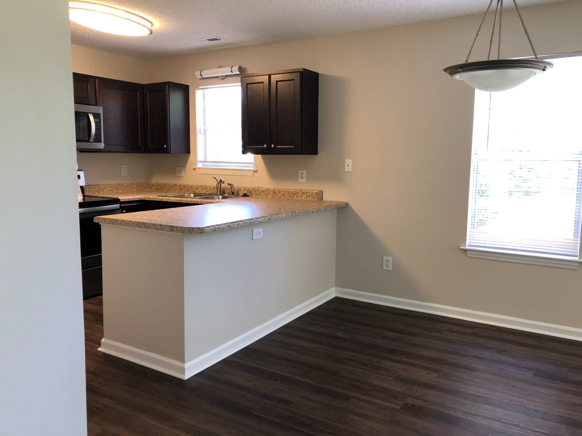 Upgraded Summit Apartment Kitchen