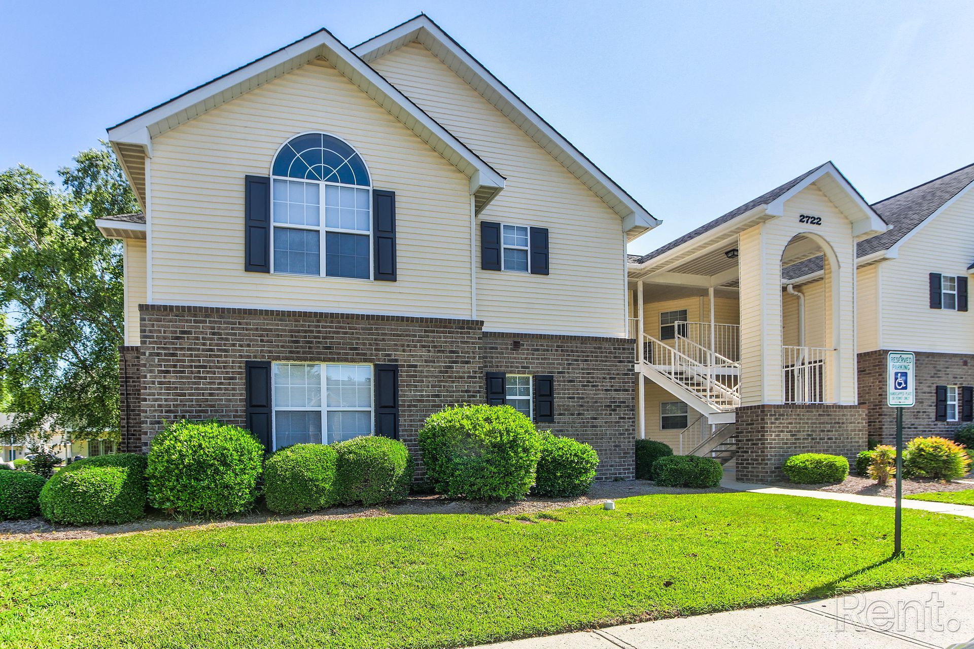 Image of a Meridian Park Apartment front view