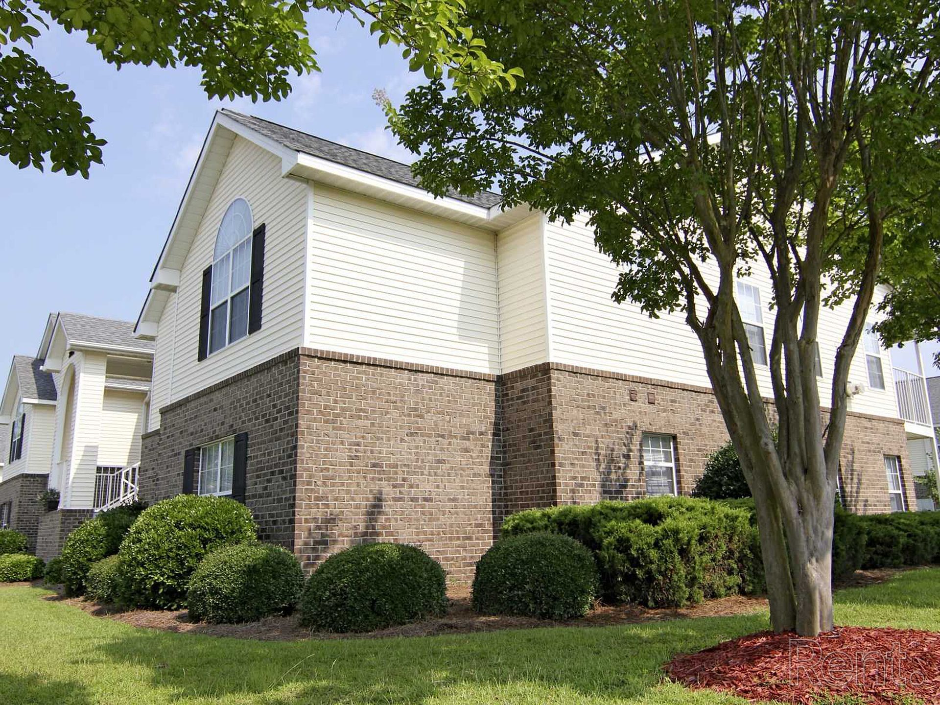 Image of a Meridian Park Apartment side view