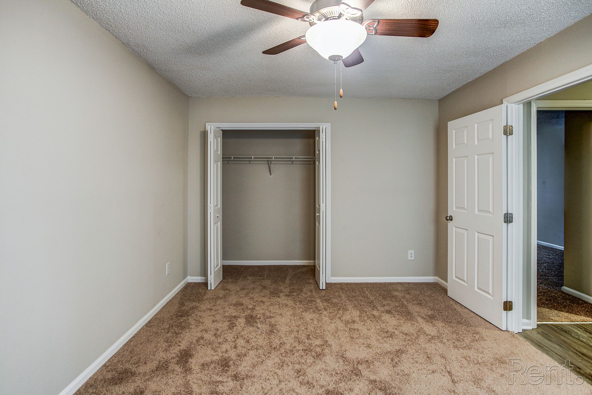 Meridian Park 1-Bedroom with Carpet and closet